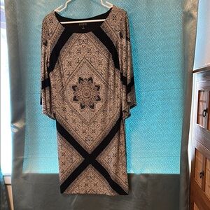 En Focus Studio Black and Cream Patterned Dress